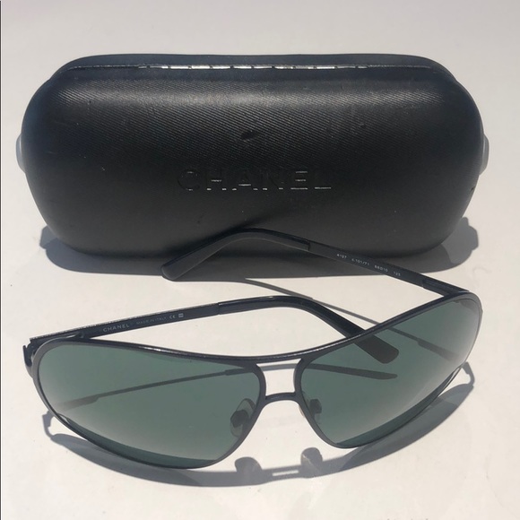 Chanel women’s black aviator sunglasses 4127
